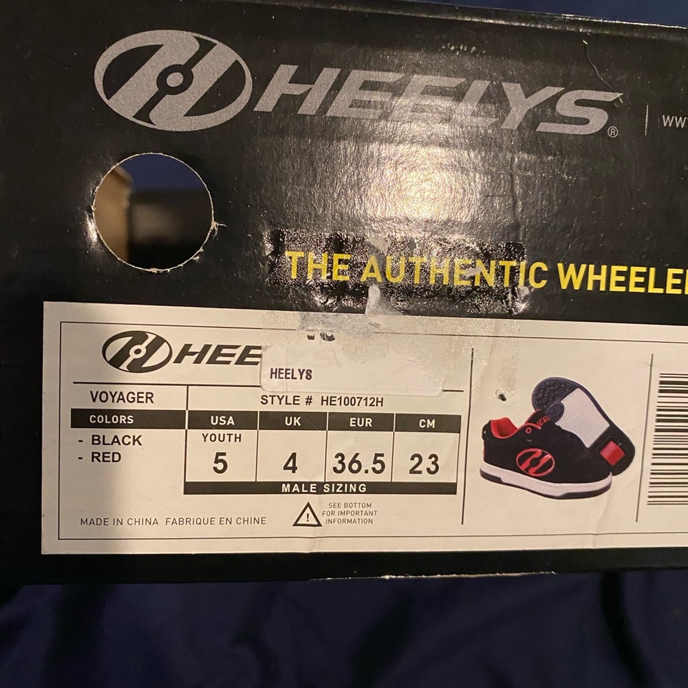 Heelys unisex size 5 black with red sneaker/wheel - Picture 4 of 4